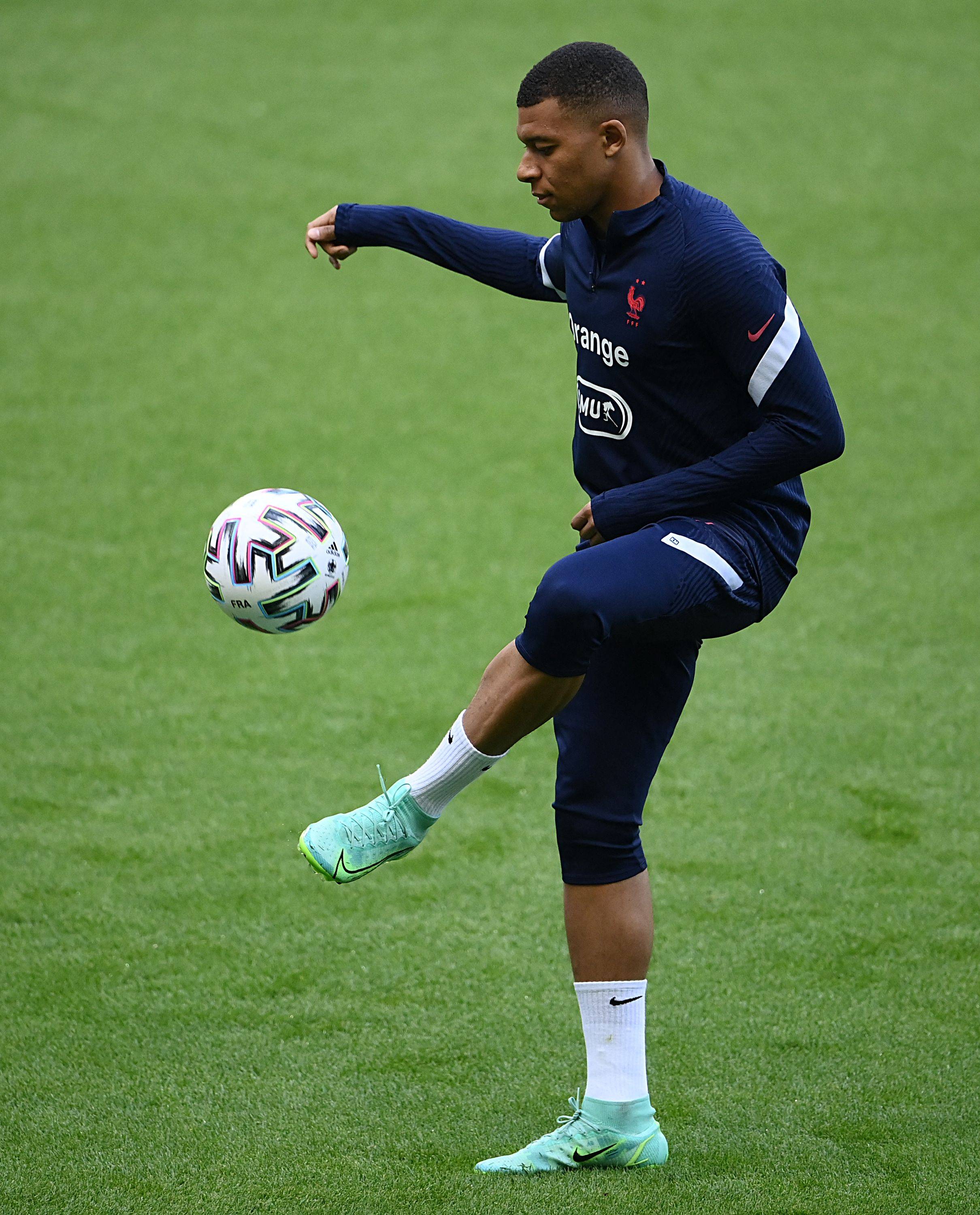 综合体育明星运动员动态 赛场表现与状态追踪