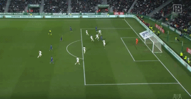 [德甲]门将扑救脱手 奥尔班门前补射破门